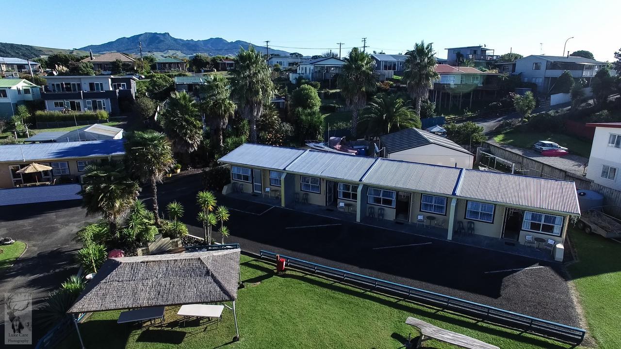 Raglan Palm Beach Motel Екстер'єр фото