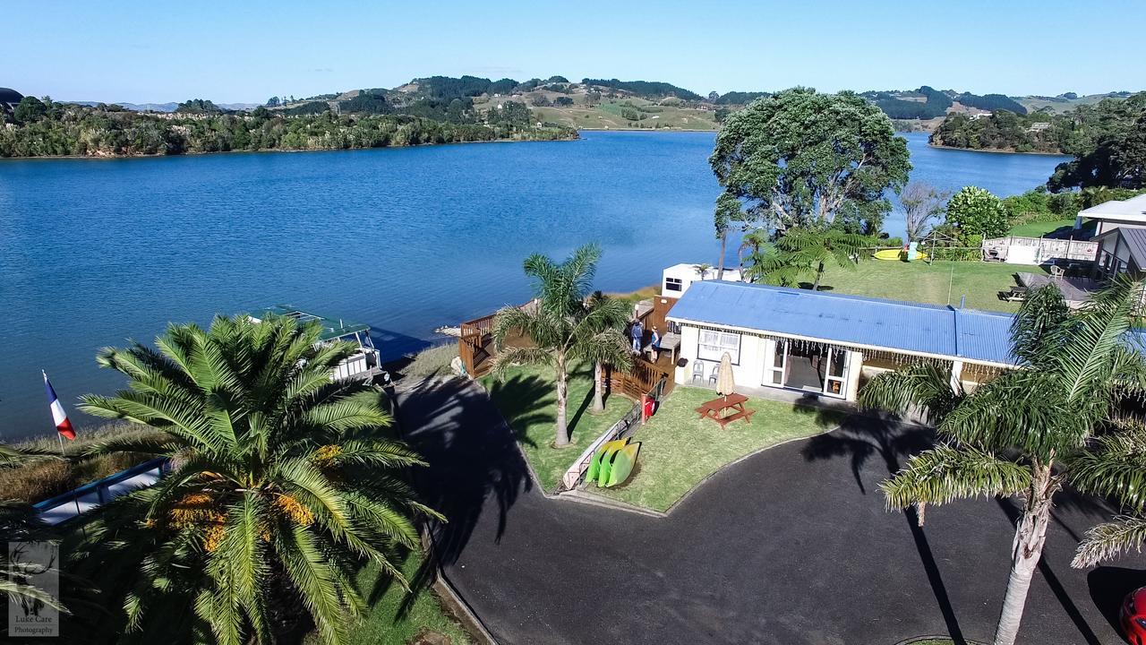 Raglan Palm Beach Motel Екстер'єр фото