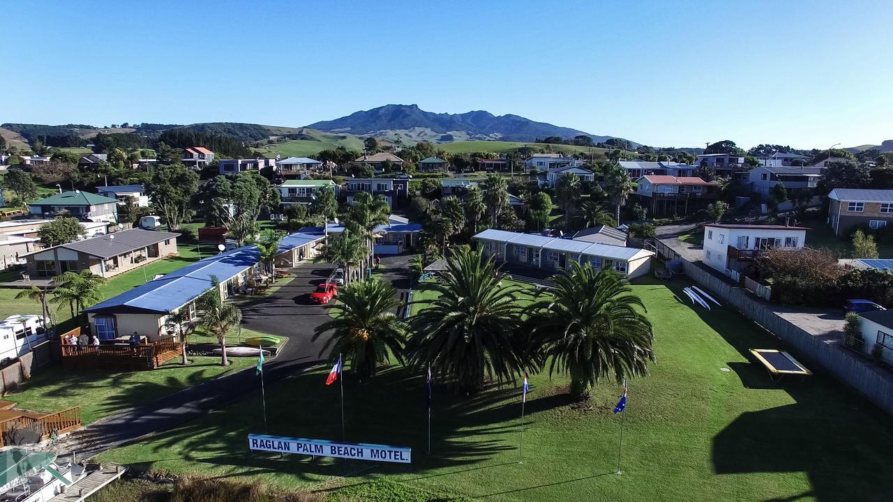 Raglan Palm Beach Motel Екстер'єр фото