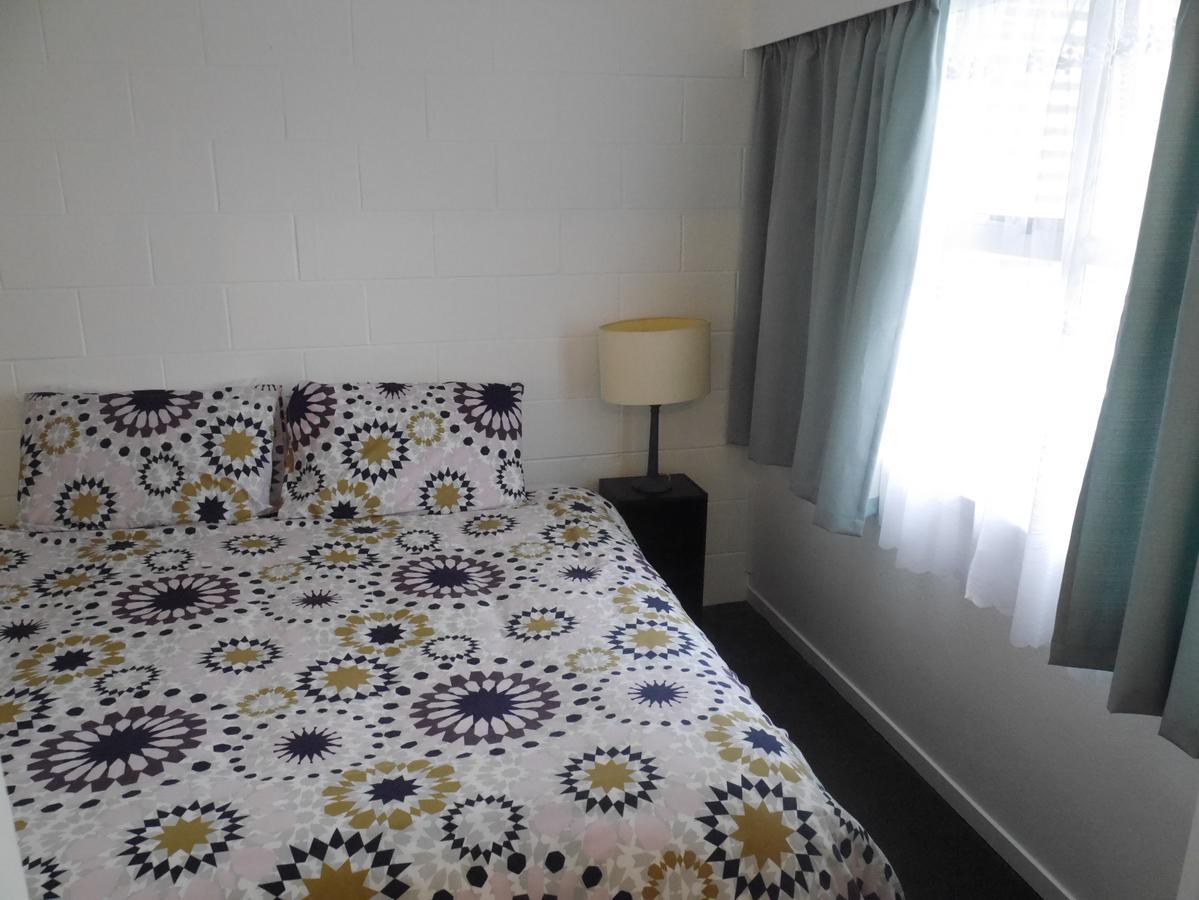 Raglan Palm Beach Motel Екстер'єр фото