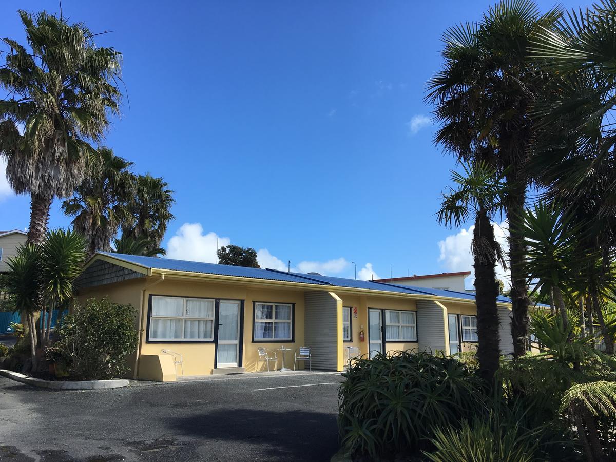 Raglan Palm Beach Motel Екстер'єр фото