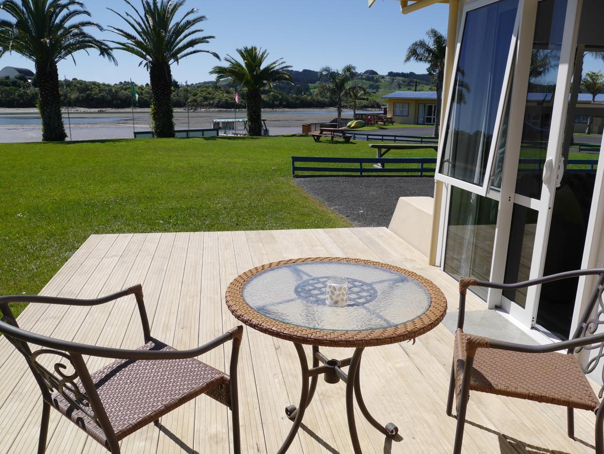 Raglan Palm Beach Motel Екстер'єр фото