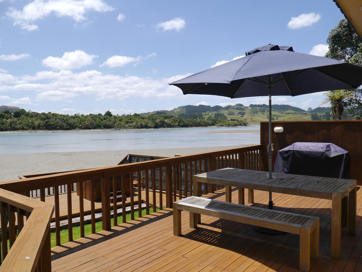 Raglan Palm Beach Motel Екстер'єр фото