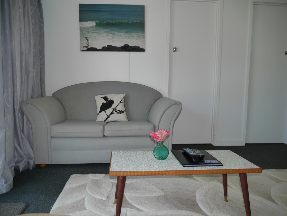 Raglan Palm Beach Motel Екстер'єр фото