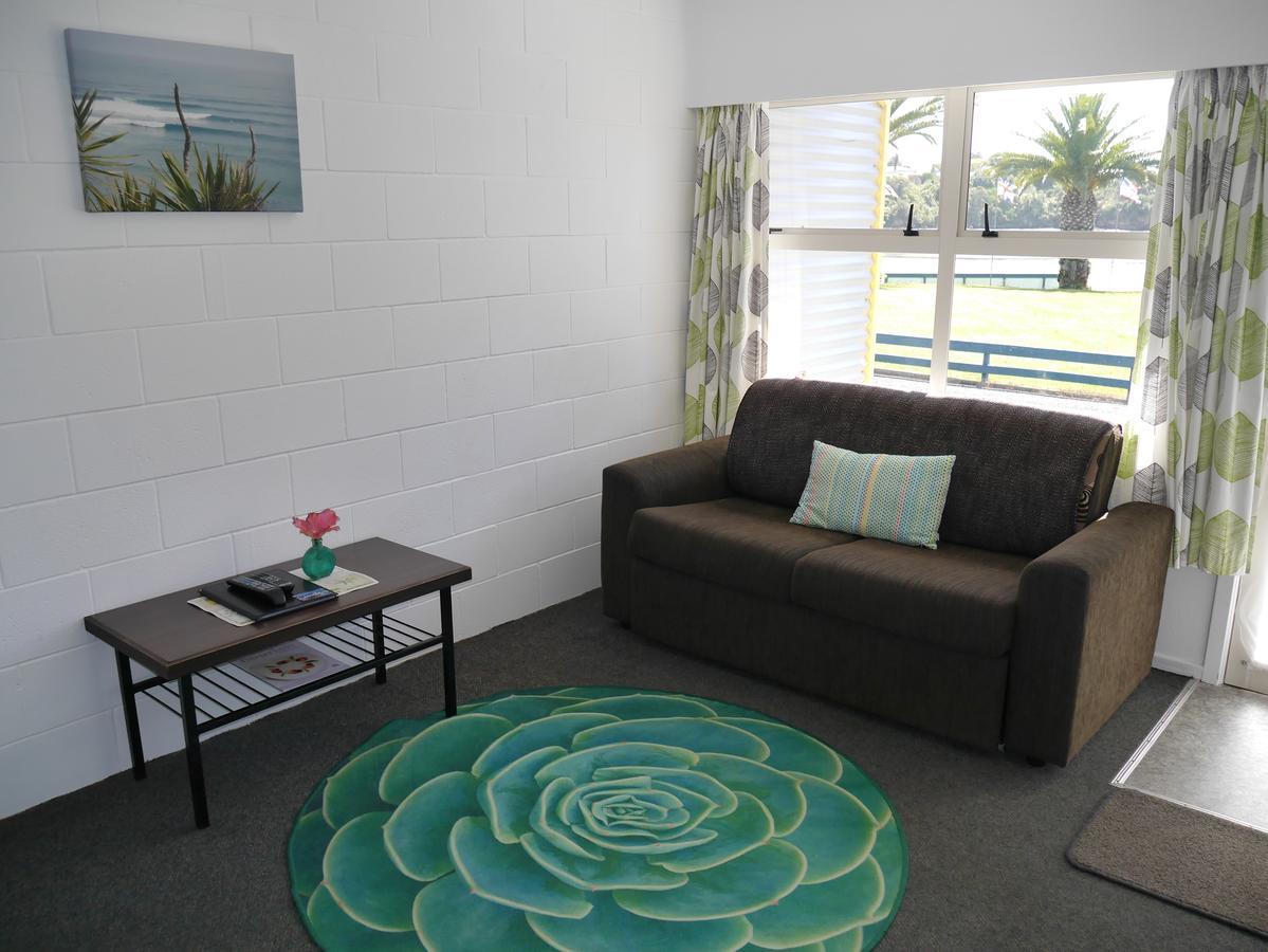 Raglan Palm Beach Motel Екстер'єр фото