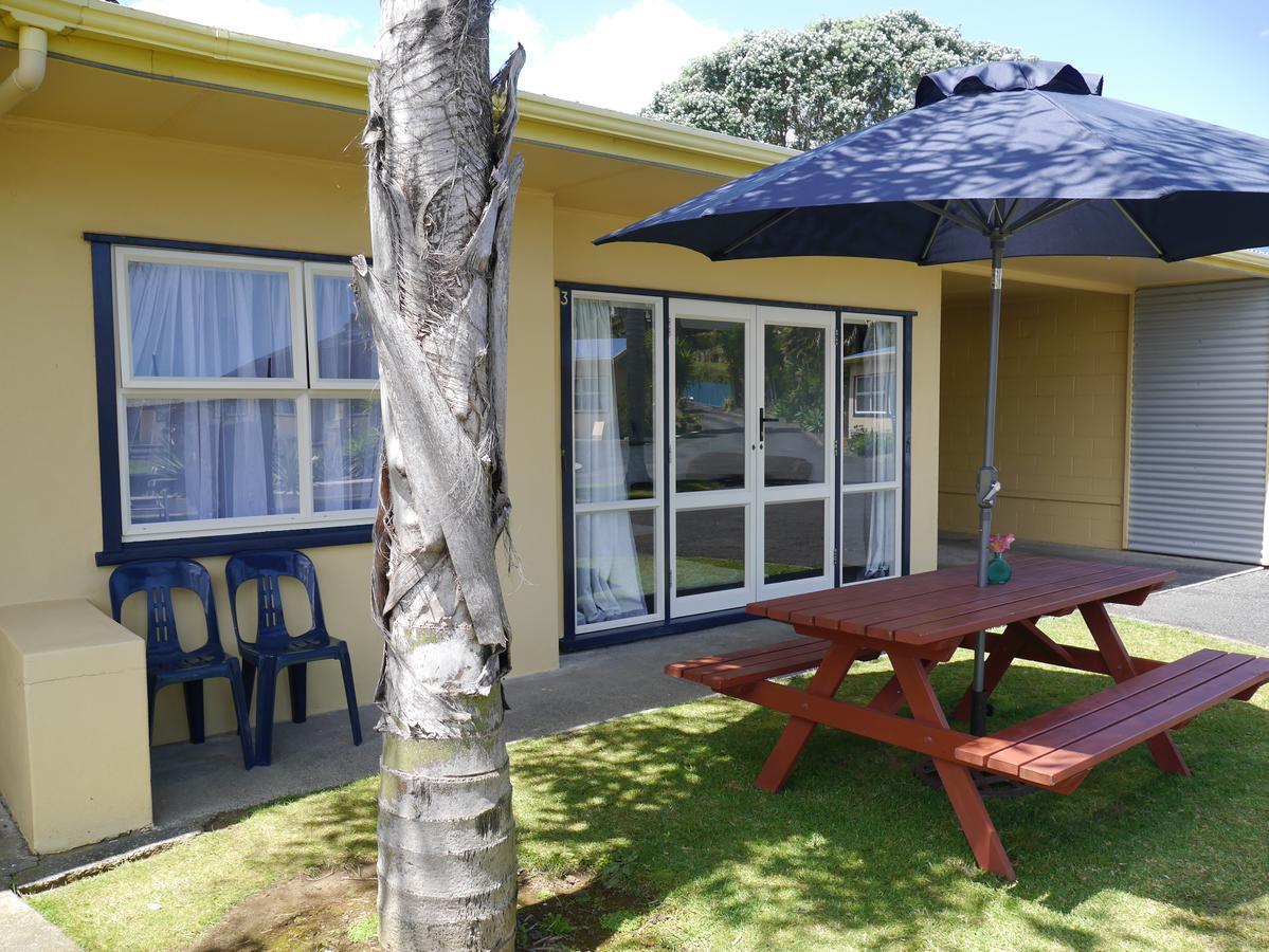Raglan Palm Beach Motel Екстер'єр фото