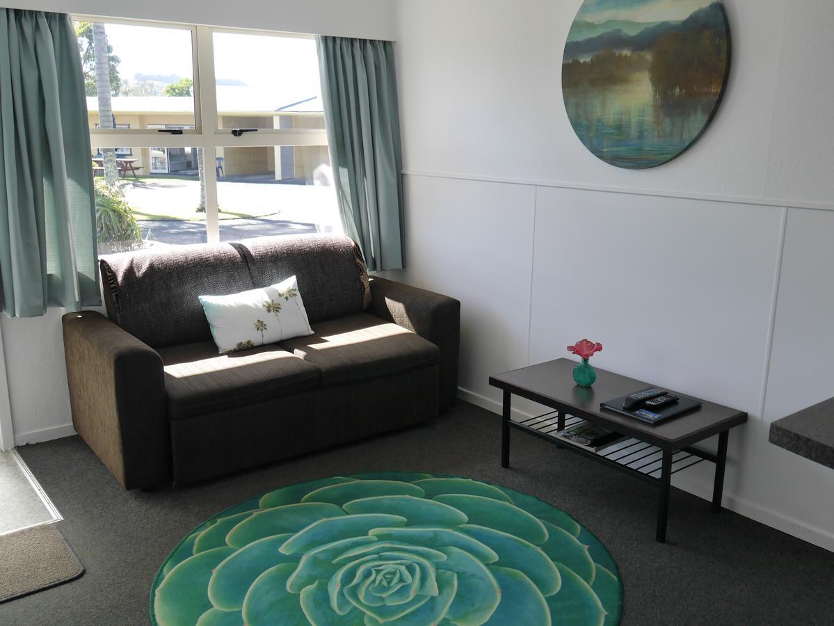 Raglan Palm Beach Motel Екстер'єр фото