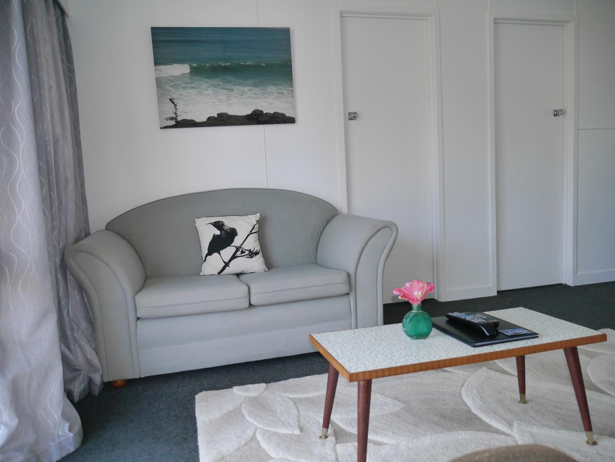 Raglan Palm Beach Motel Екстер'єр фото