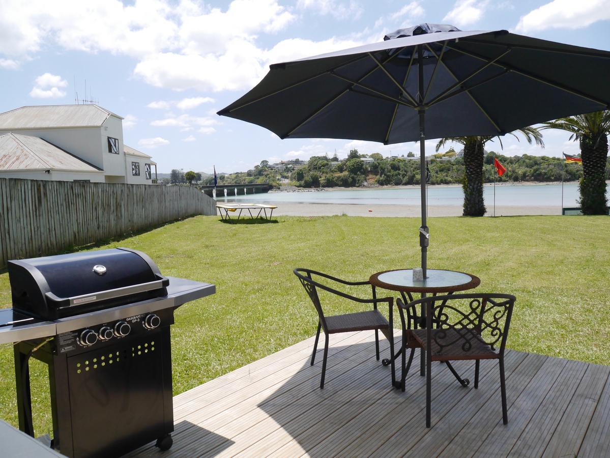 Raglan Palm Beach Motel Екстер'єр фото