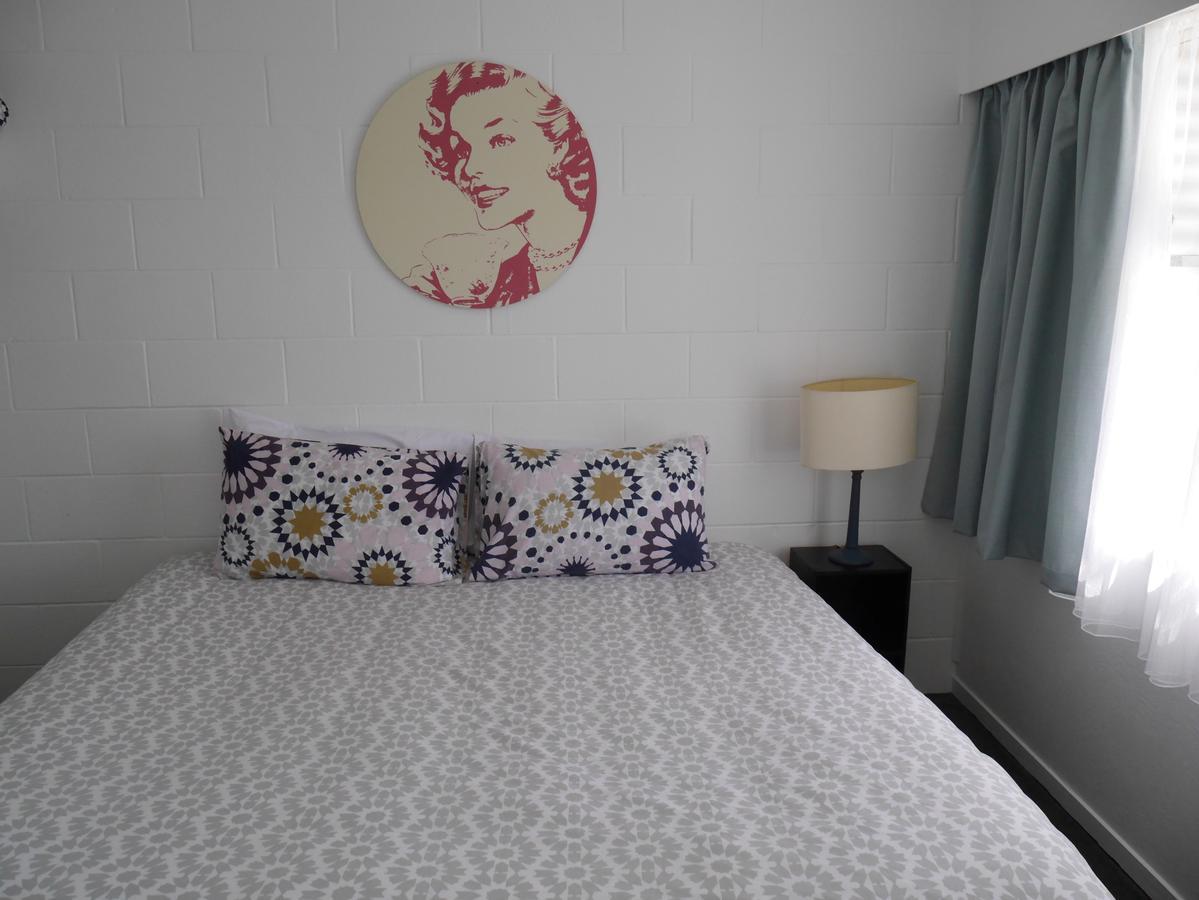 Raglan Palm Beach Motel Екстер'єр фото