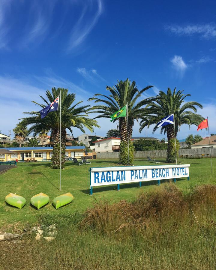 Raglan Palm Beach Motel Екстер'єр фото
