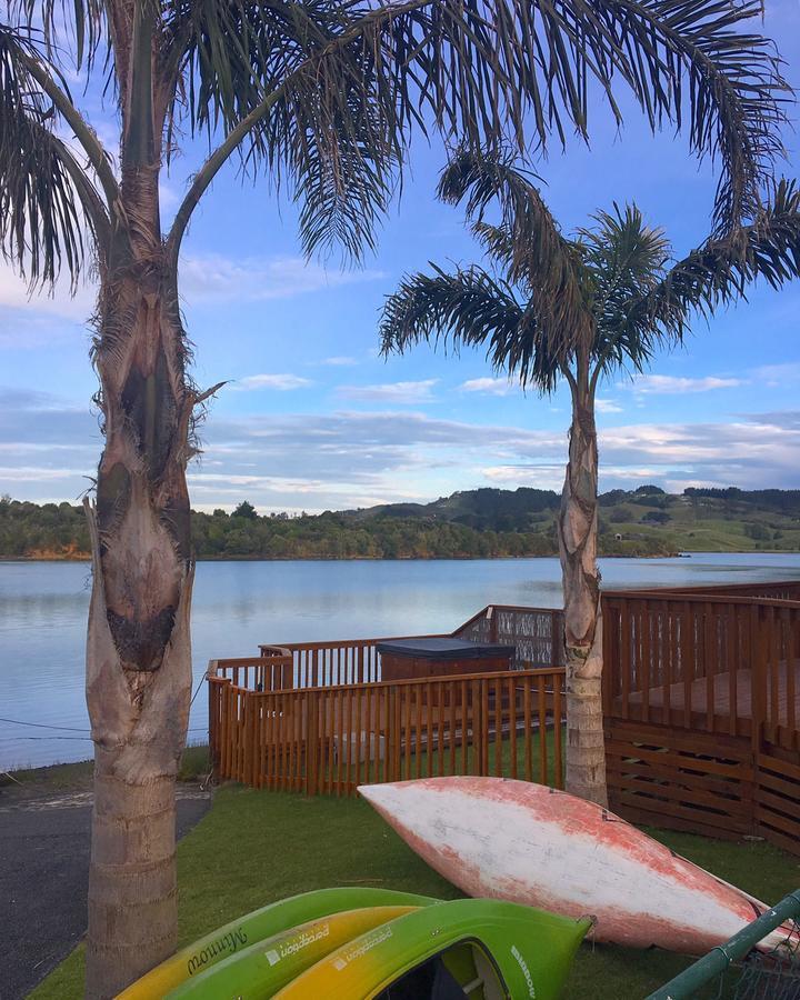 Raglan Palm Beach Motel Екстер'єр фото