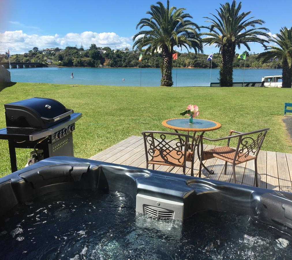 Raglan Palm Beach Motel Екстер'єр фото