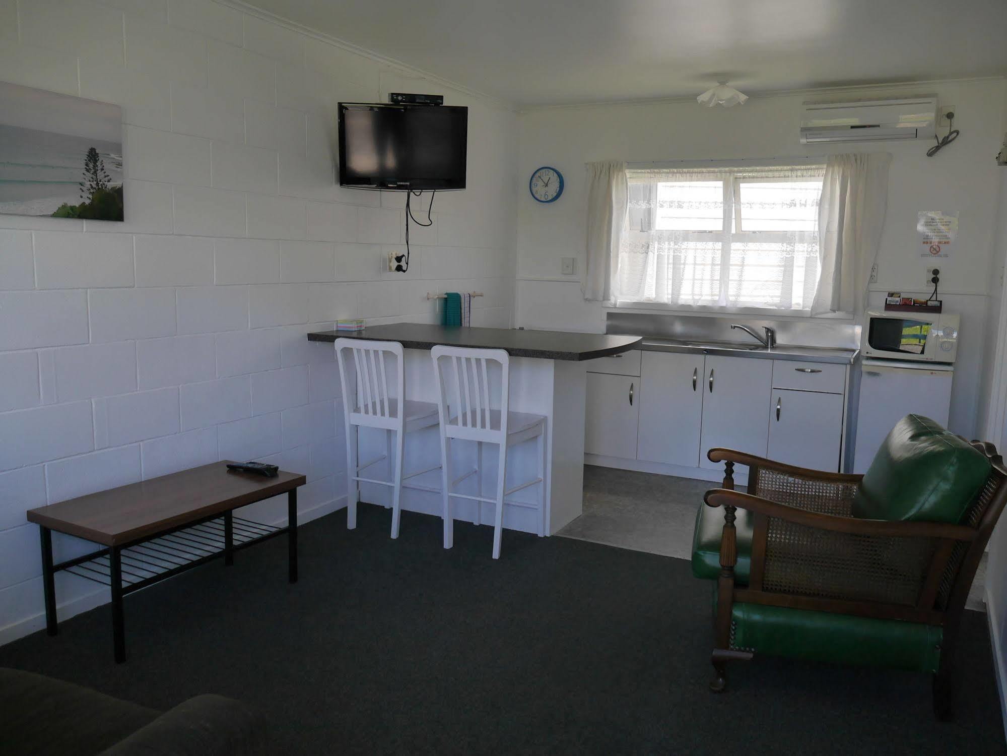 Raglan Palm Beach Motel Екстер'єр фото