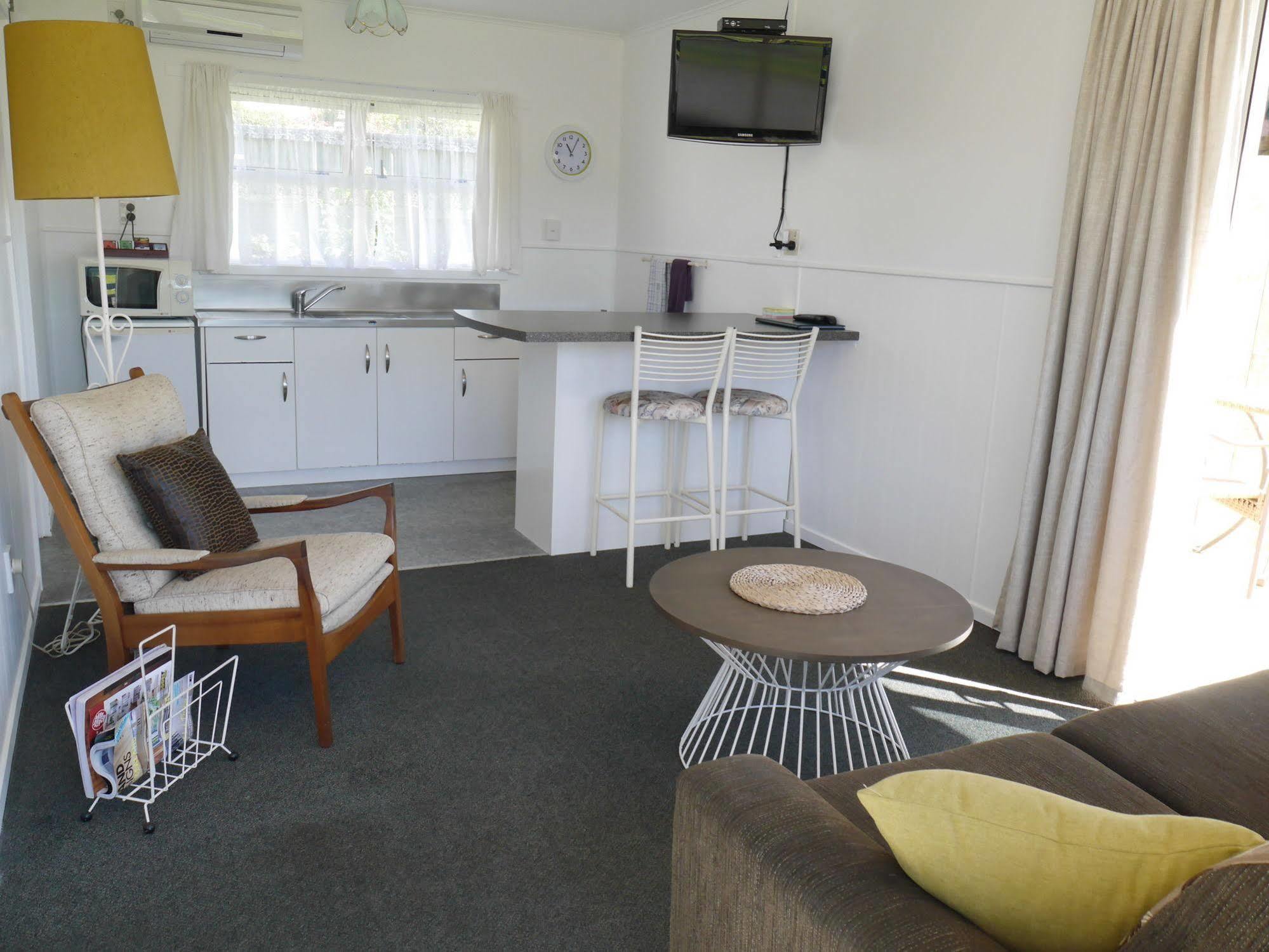 Raglan Palm Beach Motel Екстер'єр фото