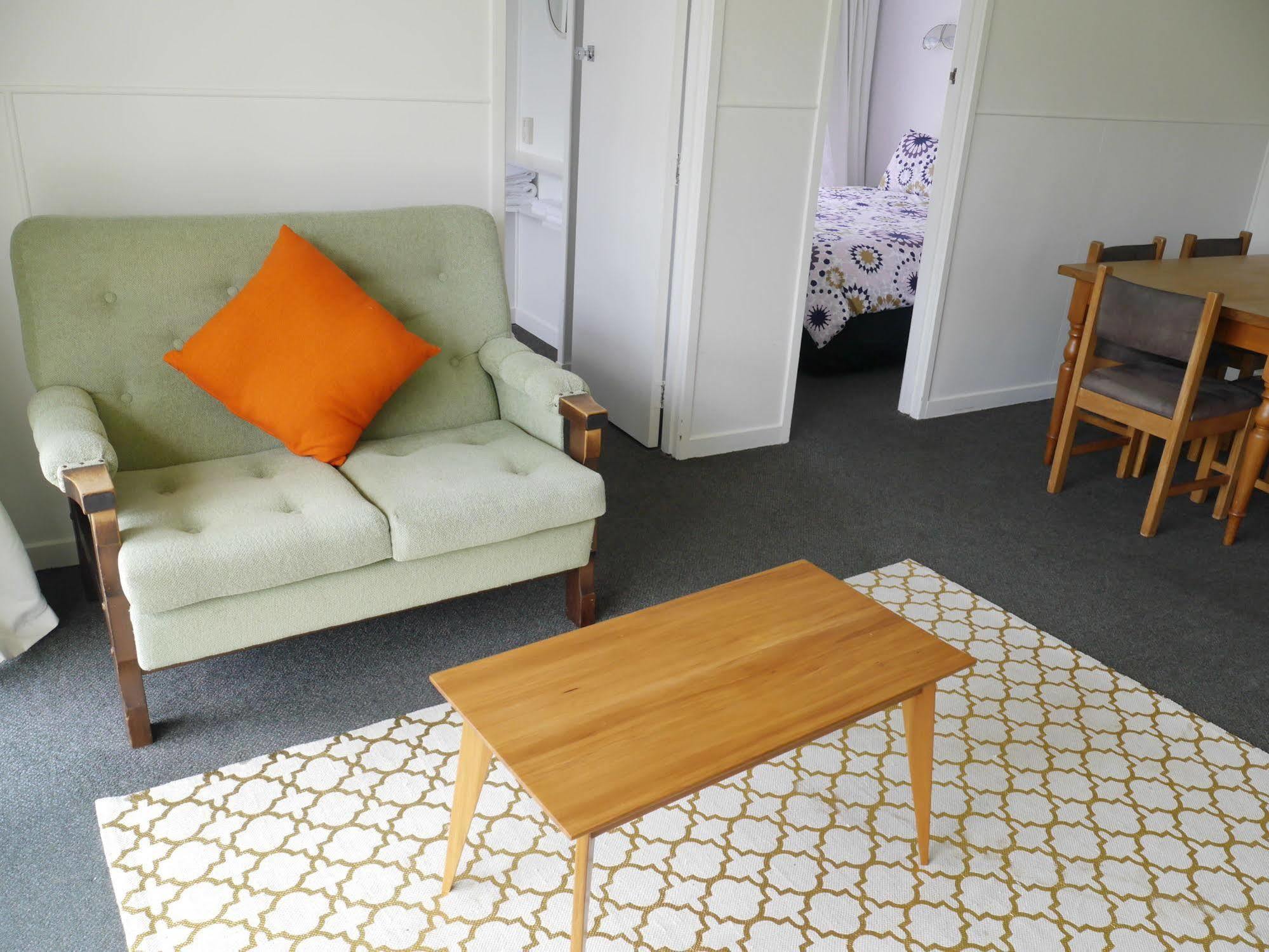 Raglan Palm Beach Motel Екстер'єр фото