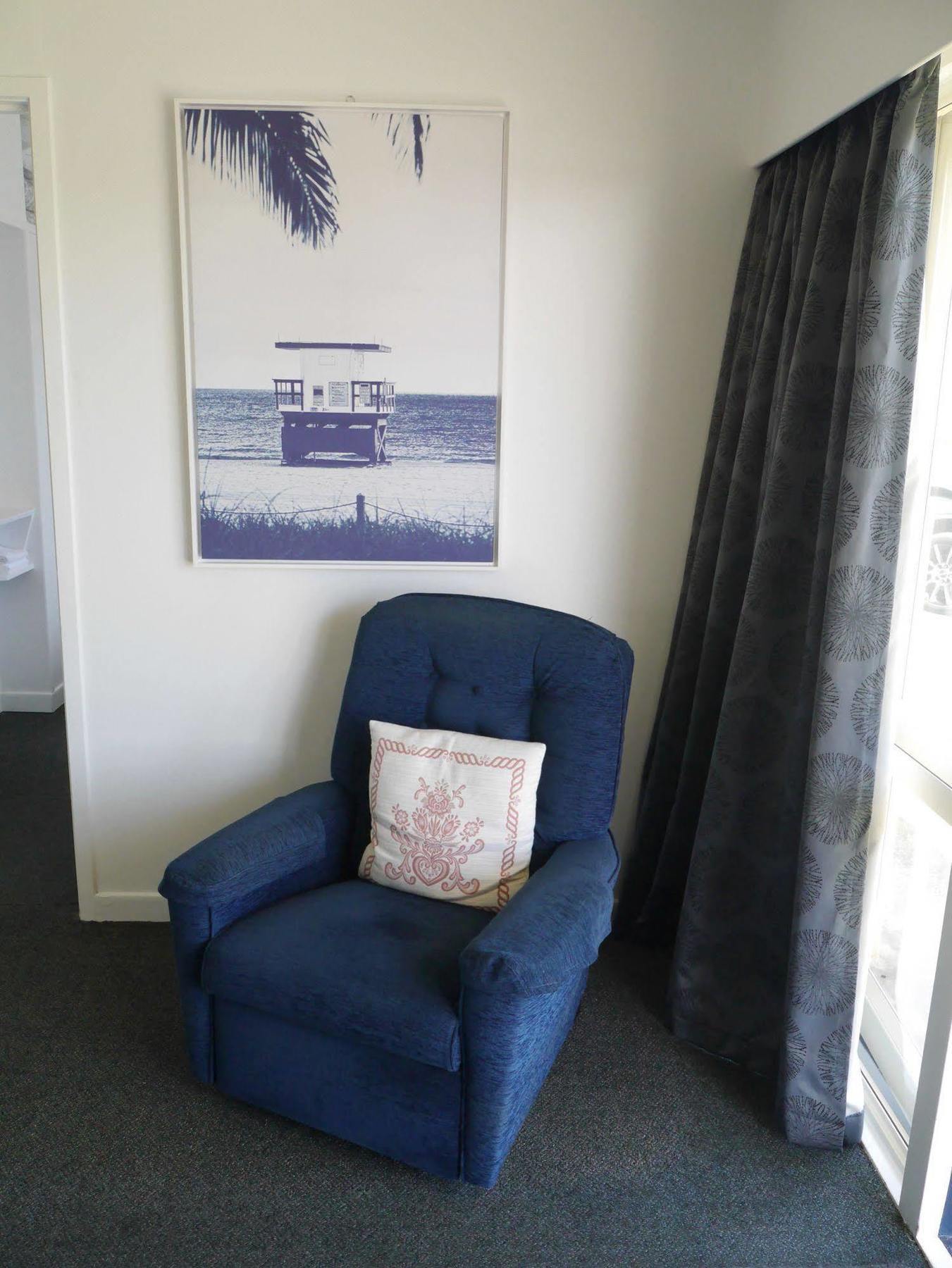 Raglan Palm Beach Motel Екстер'єр фото