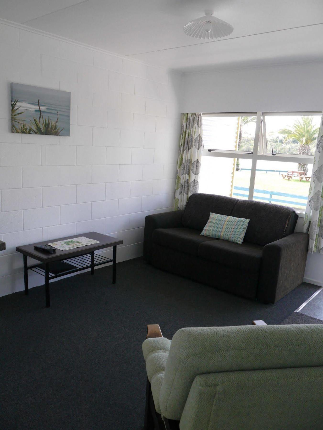 Raglan Palm Beach Motel Екстер'єр фото