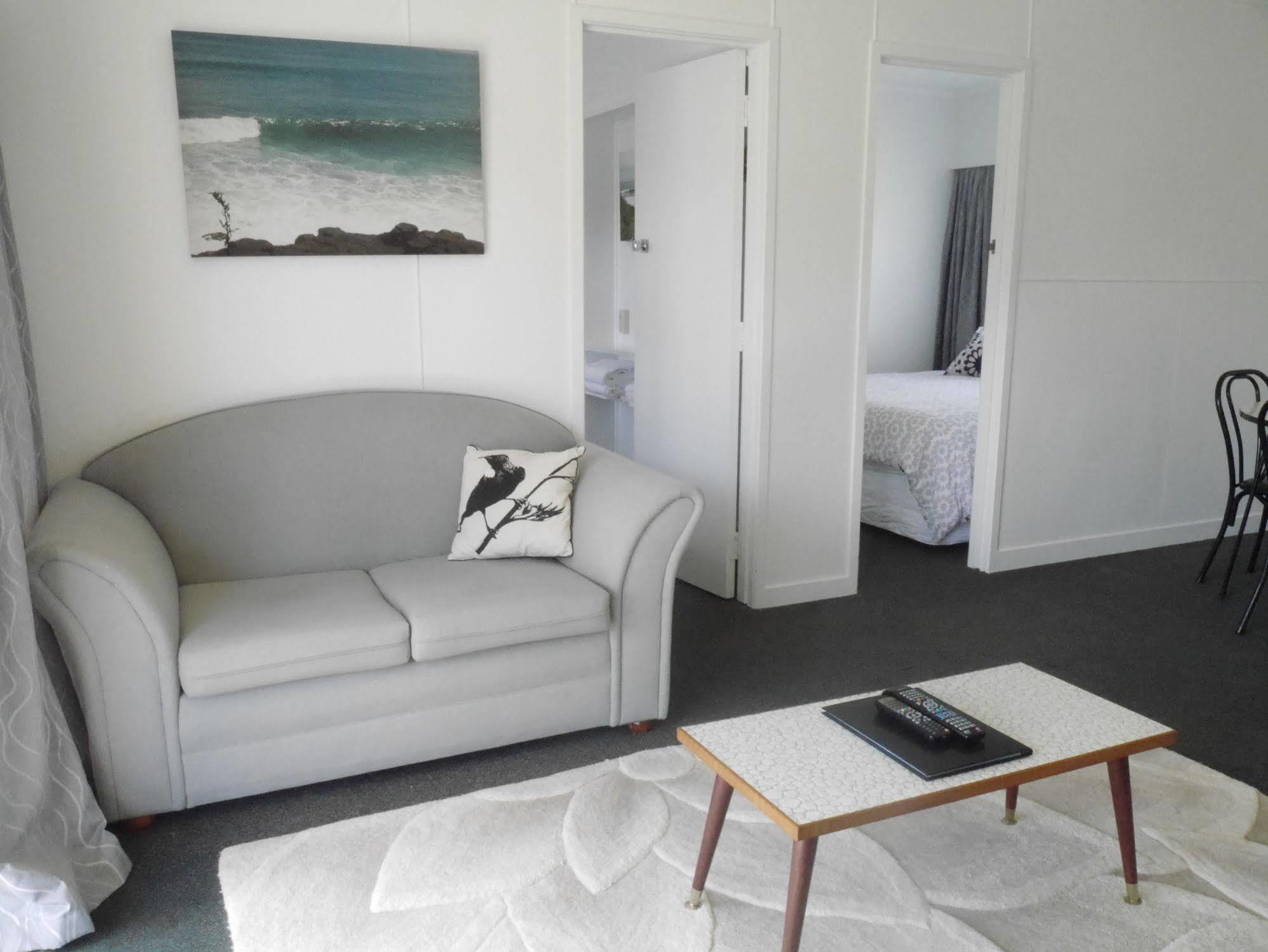 Raglan Palm Beach Motel Екстер'єр фото