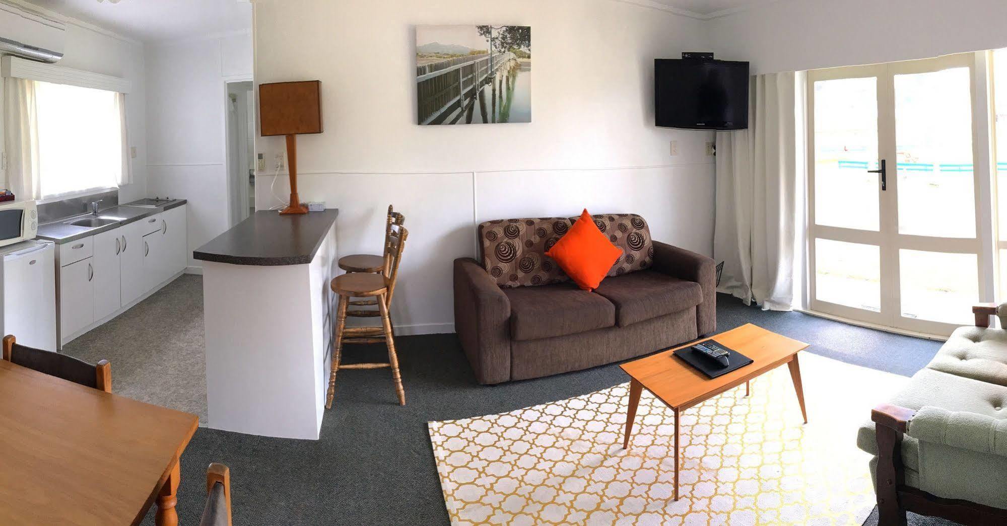 Raglan Palm Beach Motel Екстер'єр фото