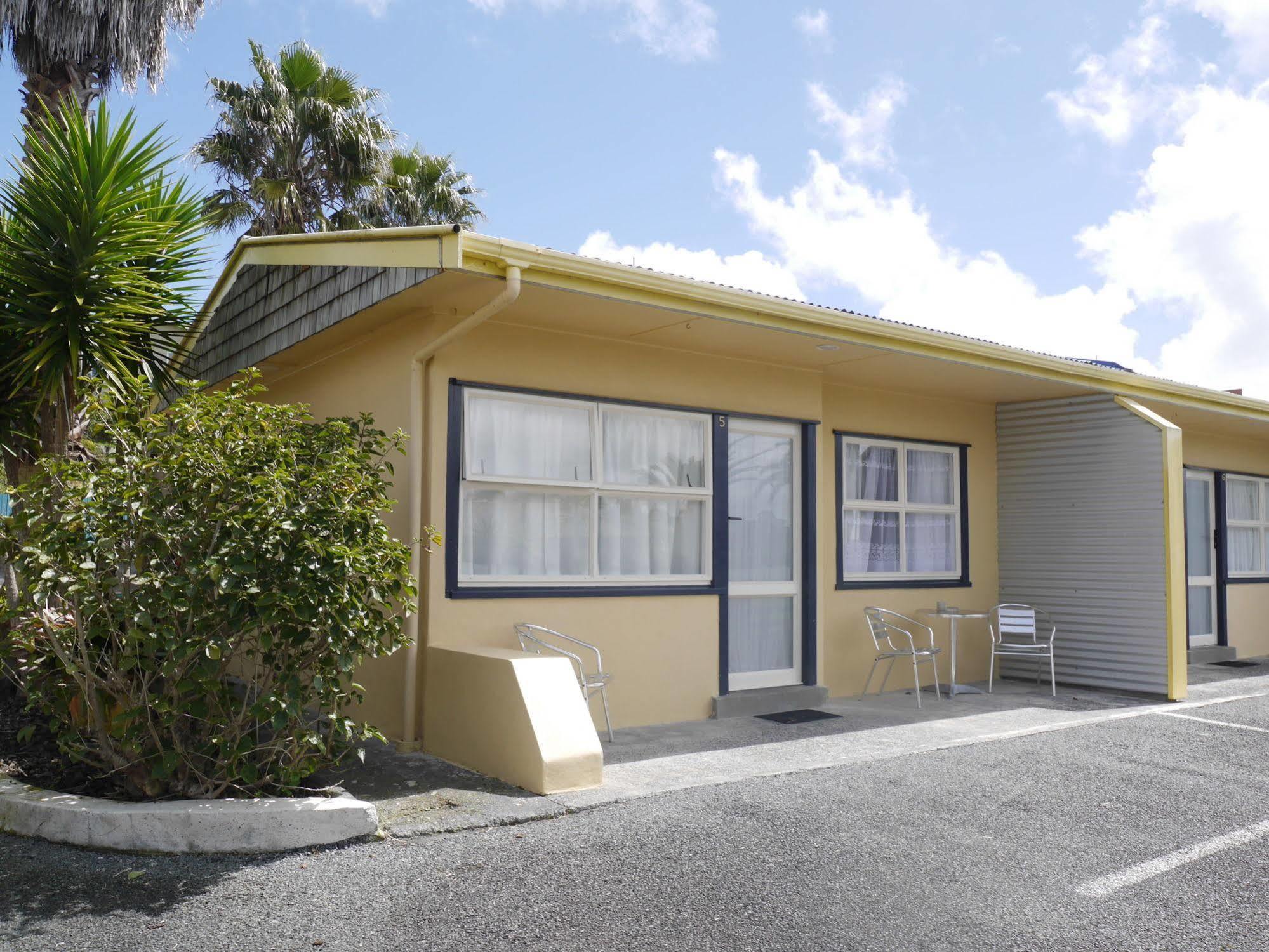 Raglan Palm Beach Motel Екстер'єр фото