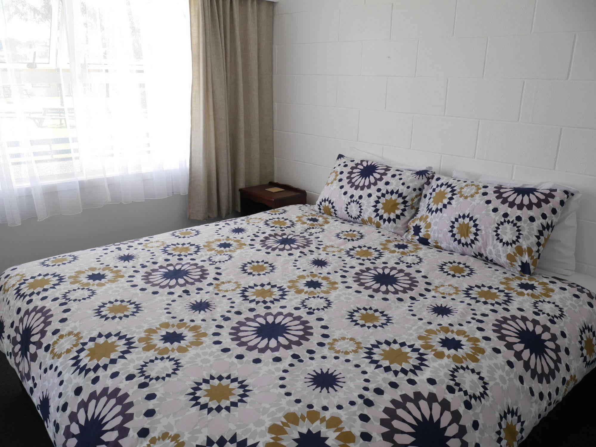 Raglan Palm Beach Motel Екстер'єр фото