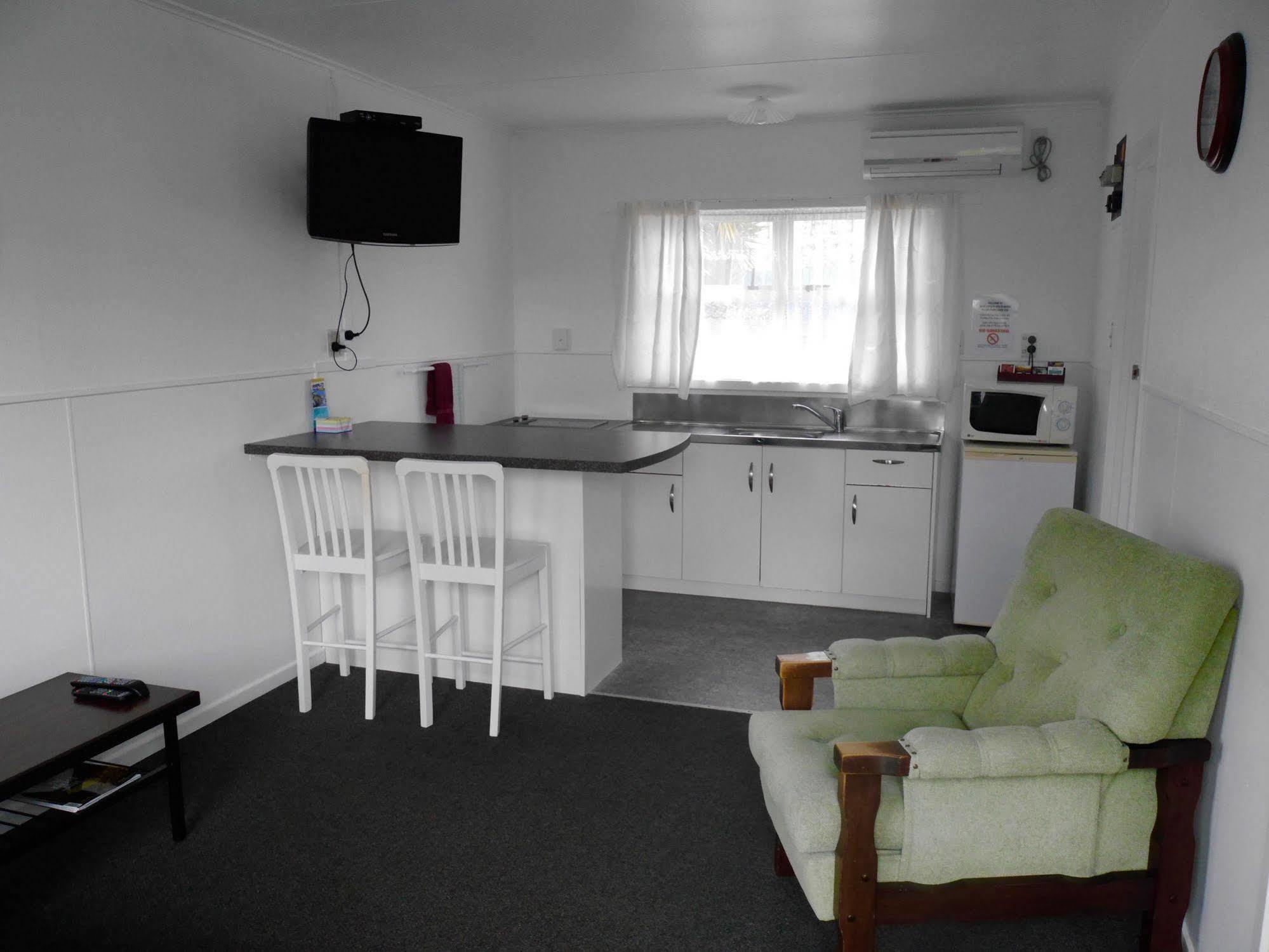 Raglan Palm Beach Motel Екстер'єр фото